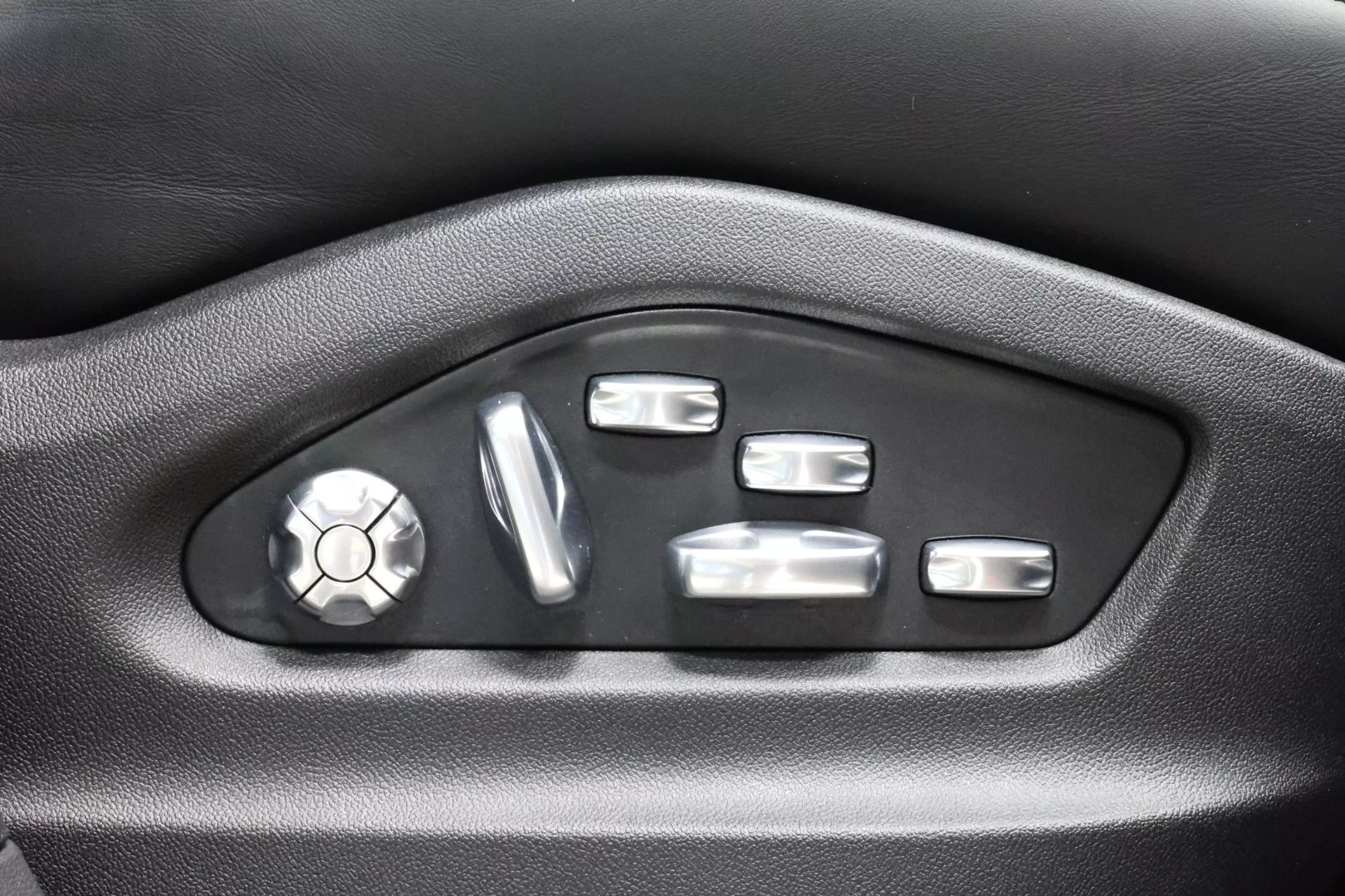 2020 Porsche Cayenne - Image 80