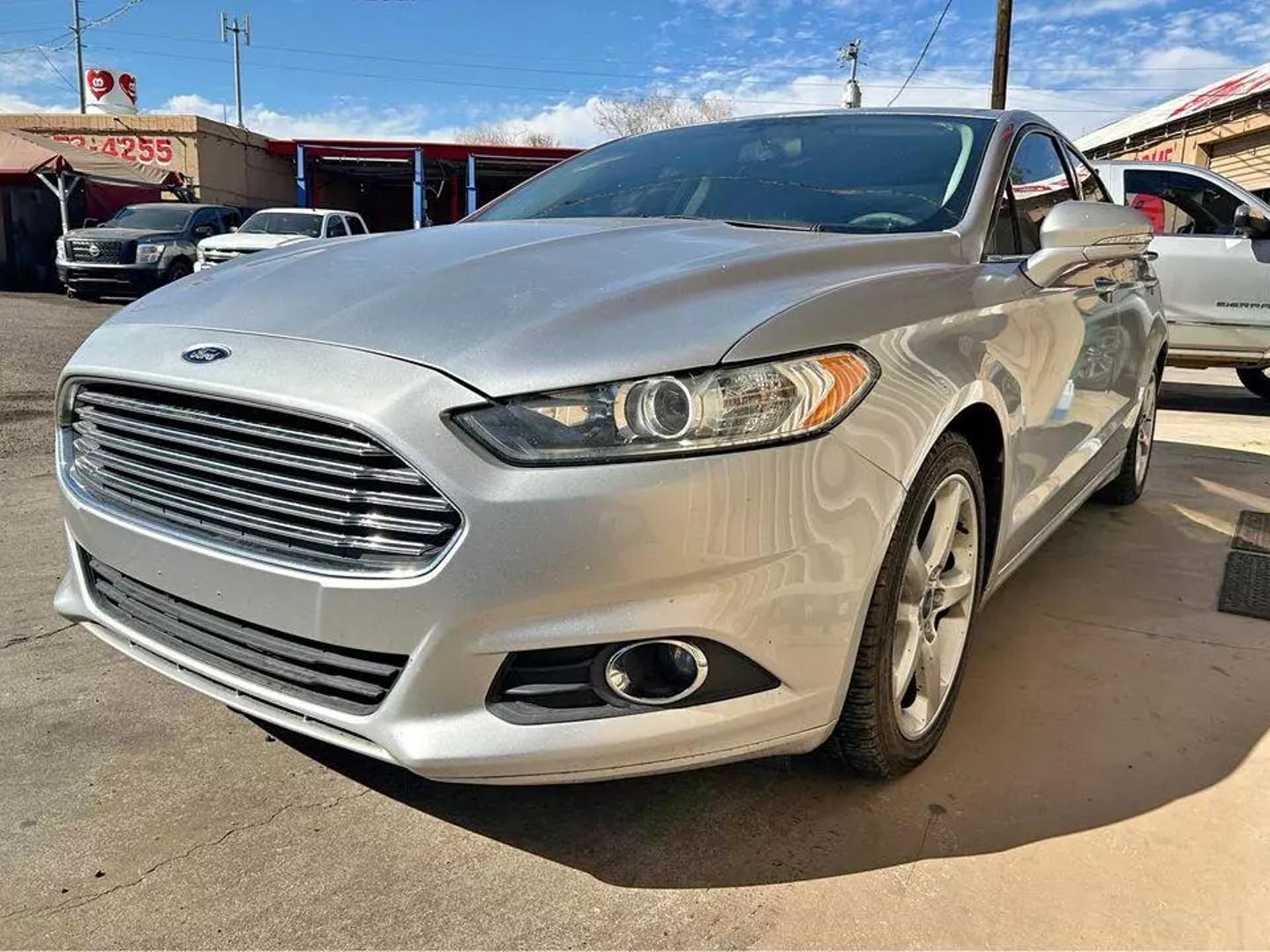 2016 Ford Fusion SE photo 2