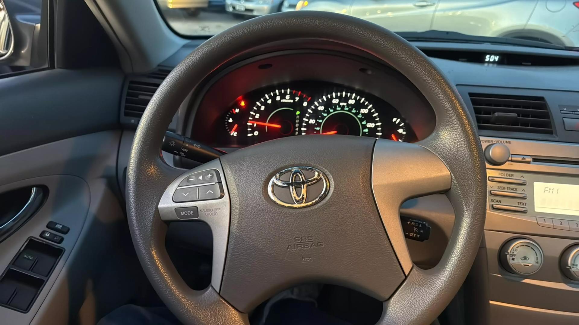 2009 Toyota Camry LE photo 43