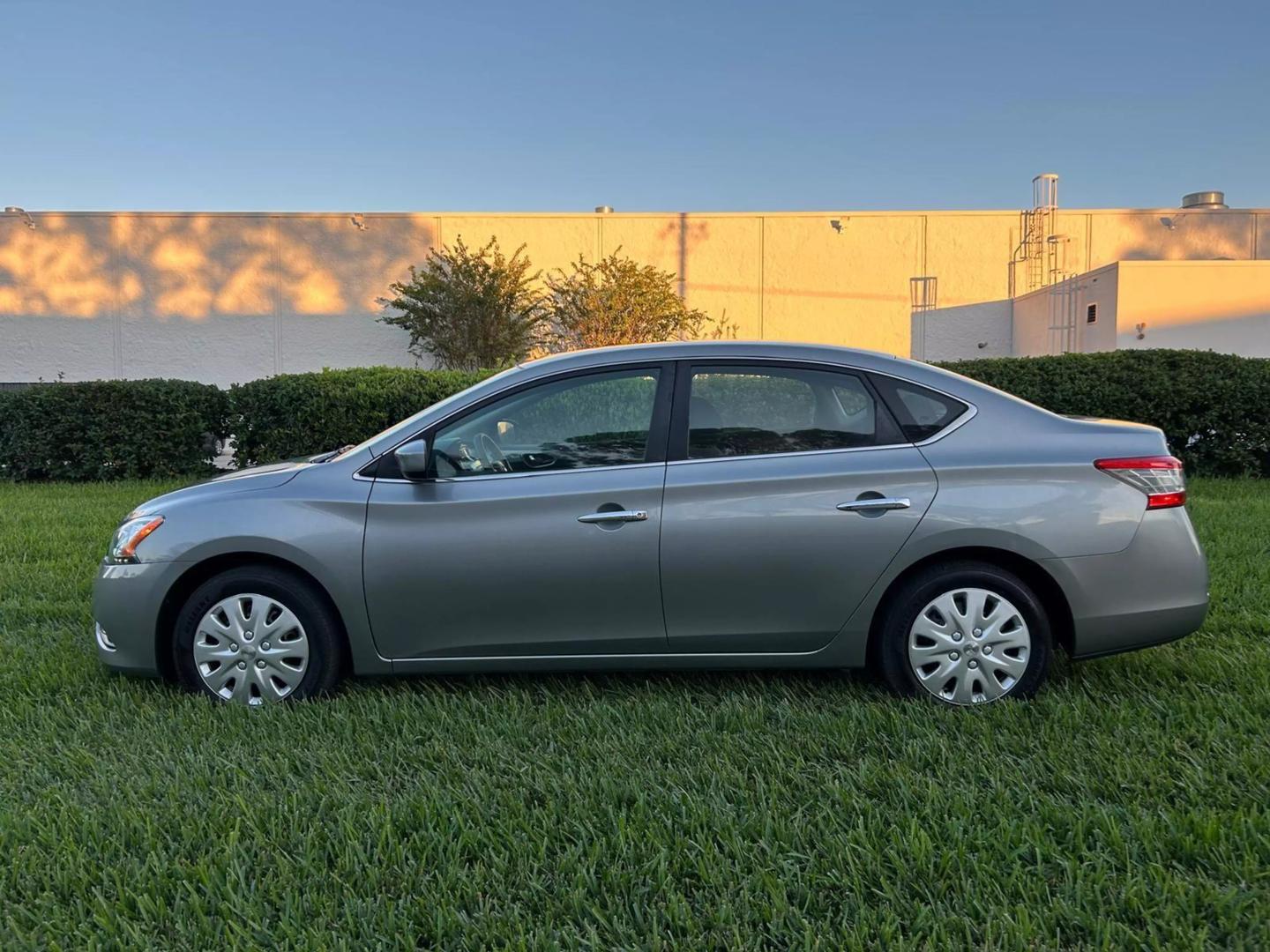 2013 Nissan Sentra SV photo 5