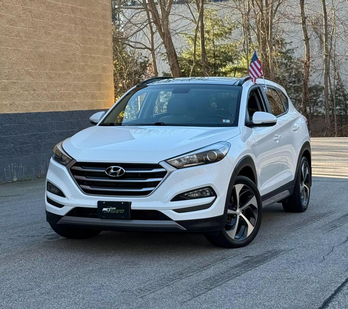 2017 Hyundai Tucson Value photo 2