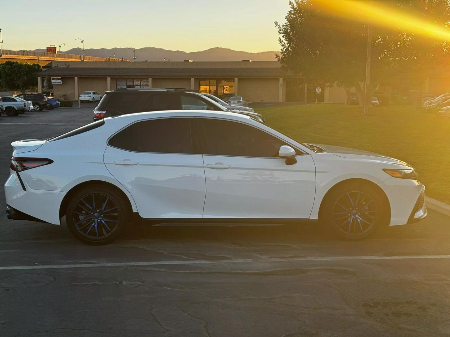 2021 Toyota Camry SE photo 6