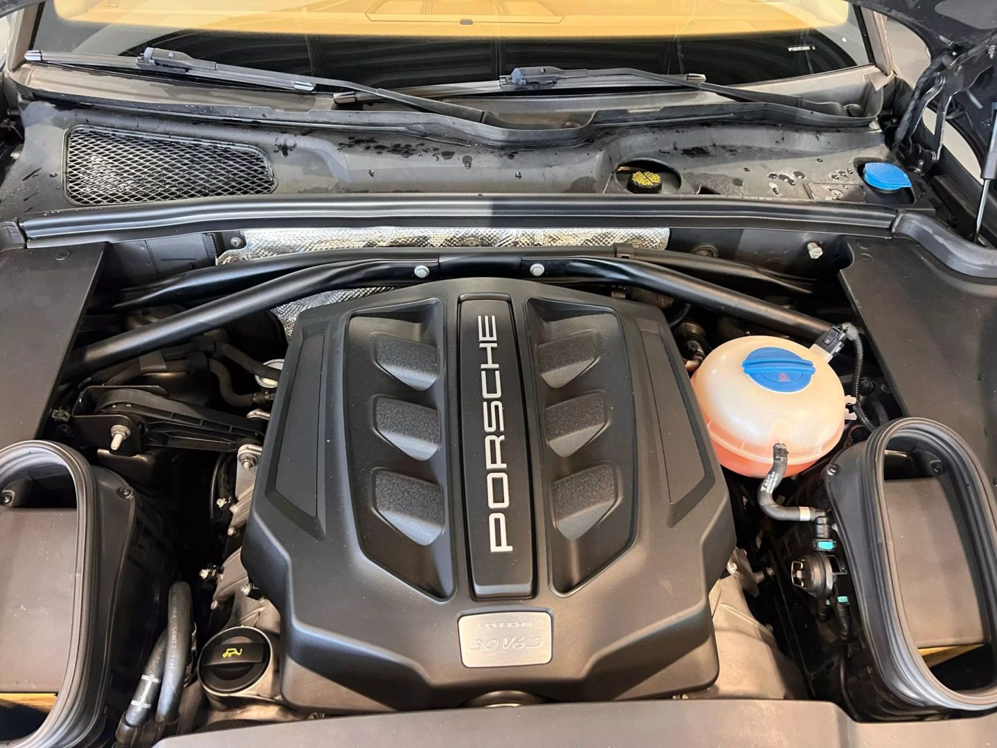 2015 Porsche Macan S Sport Utility 4d - Image 33