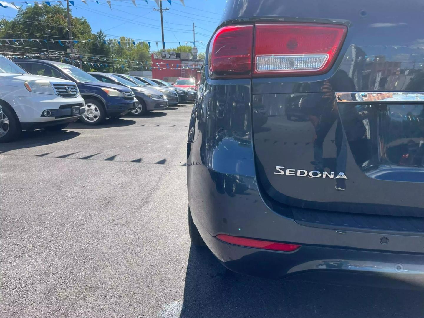 2016 Kia Sedona LX photo 13