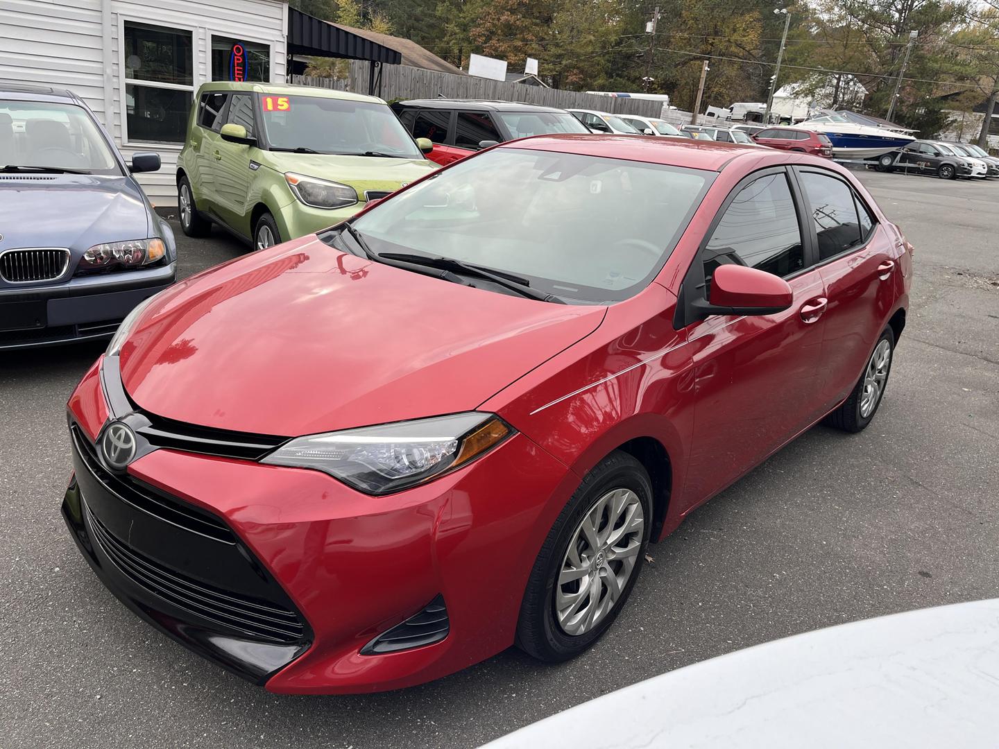 2017 Toyota Corolla LE photo 3