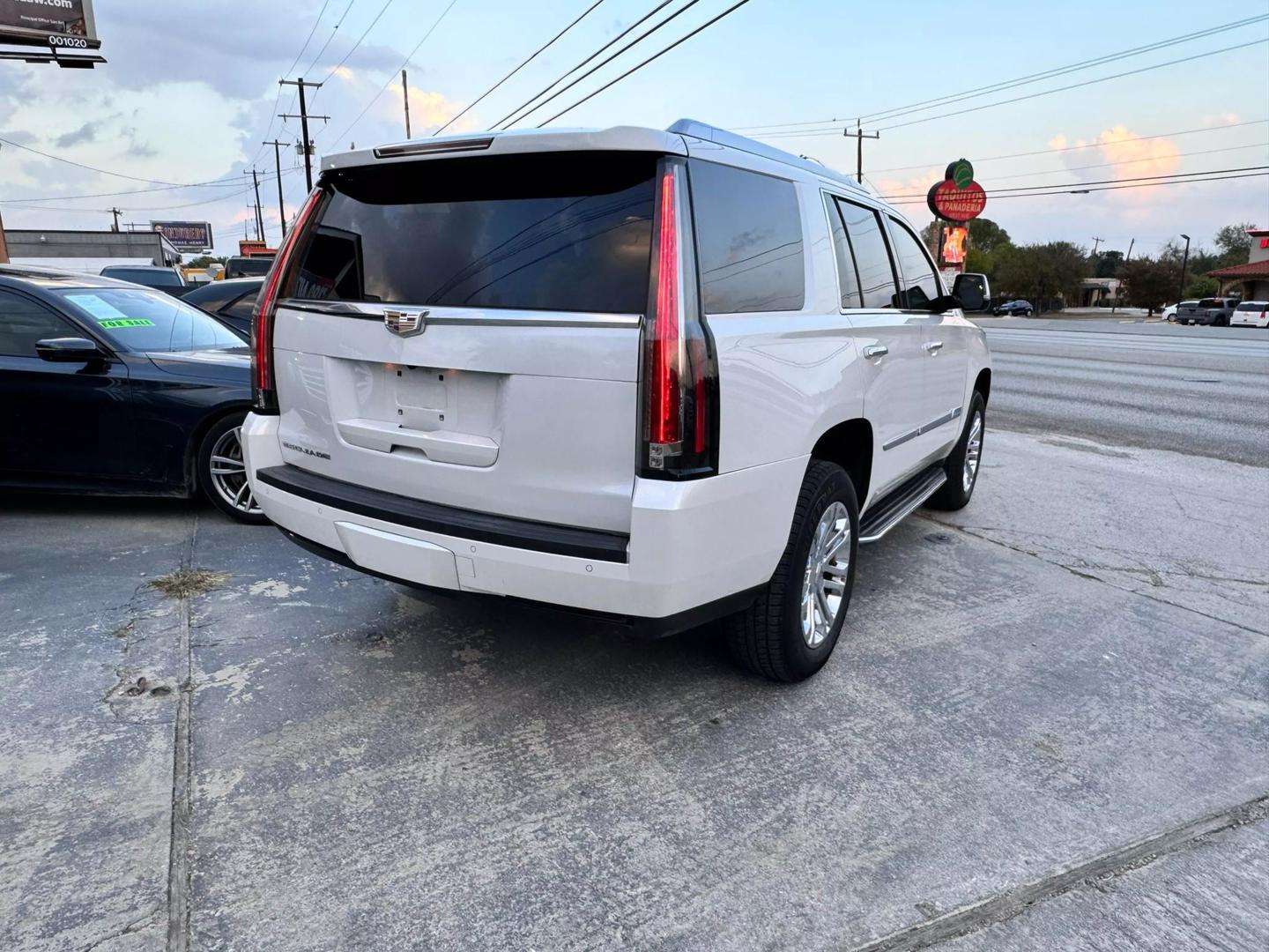 2016 Cadillac Escalade Base photo 4