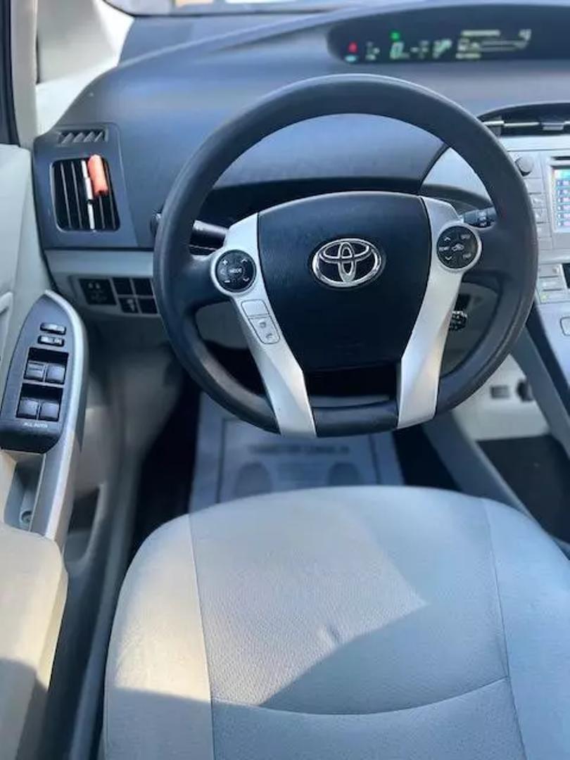 2013 Toyota Prius One photo 5