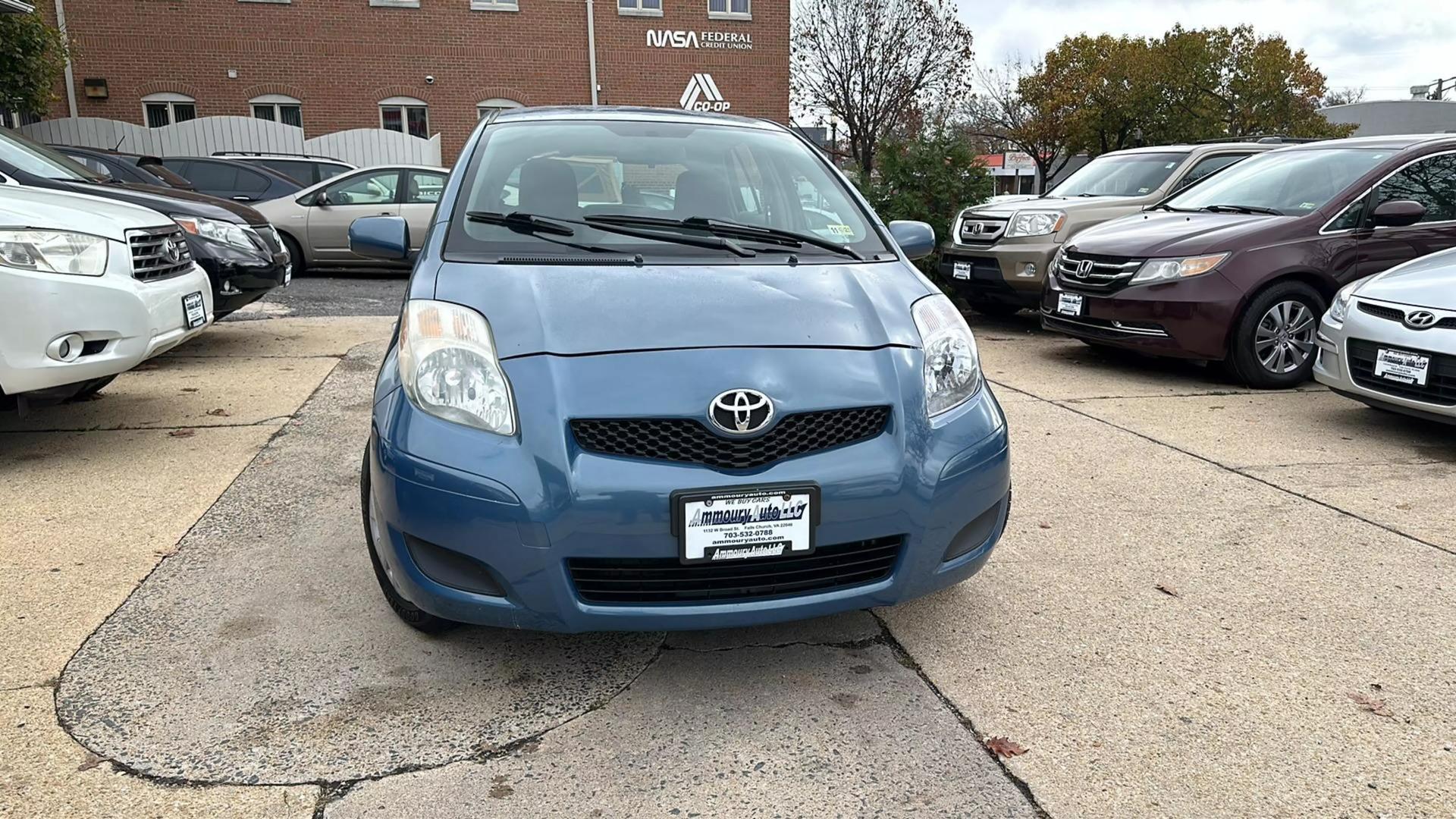 2010 Toyota Yaris Base photo 2