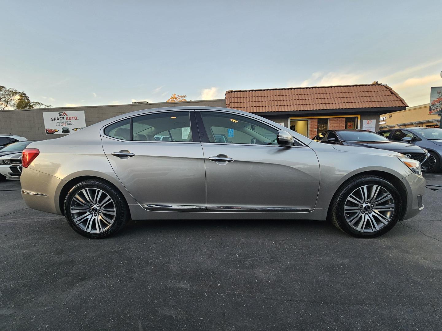 2014 Kia Cadenza Premium photo 4