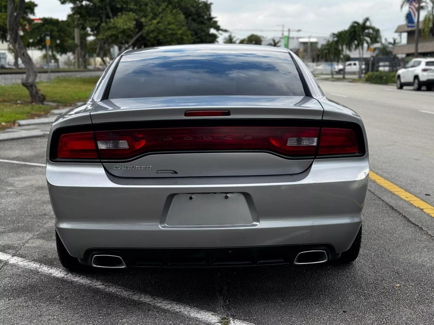 2013 Dodge Charger SE photo 7