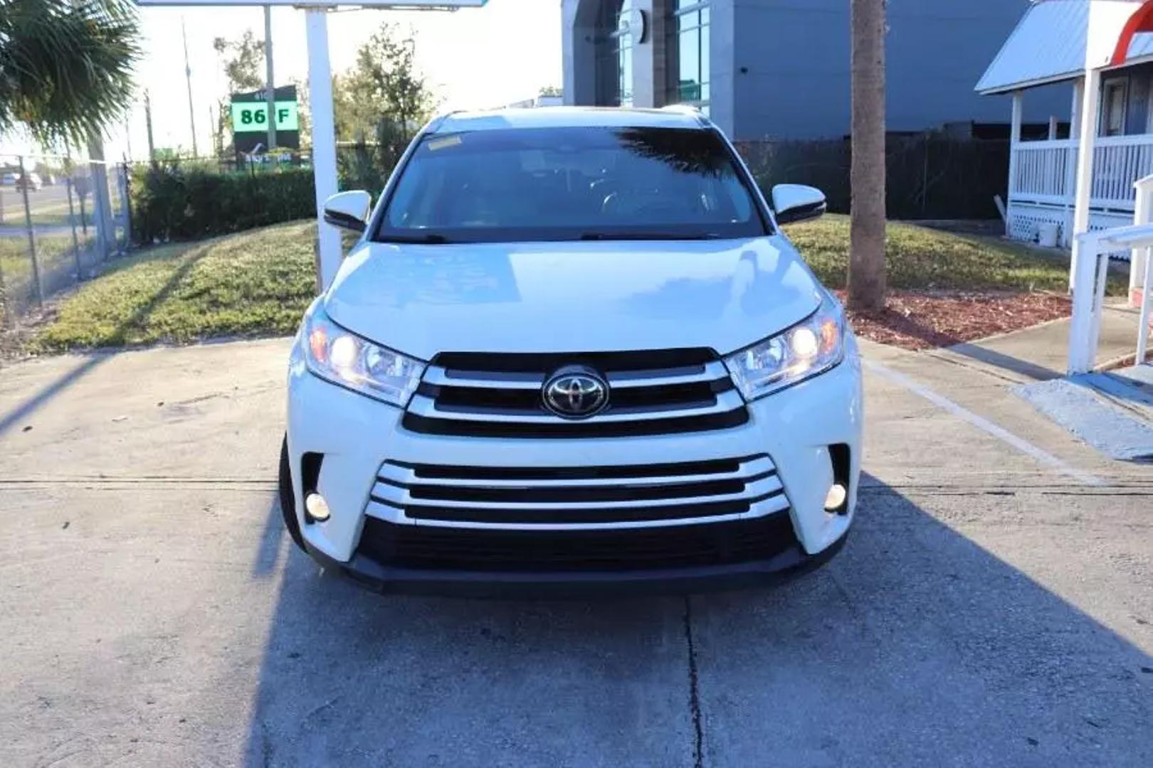 2017 Toyota Highlander XLE photo 3