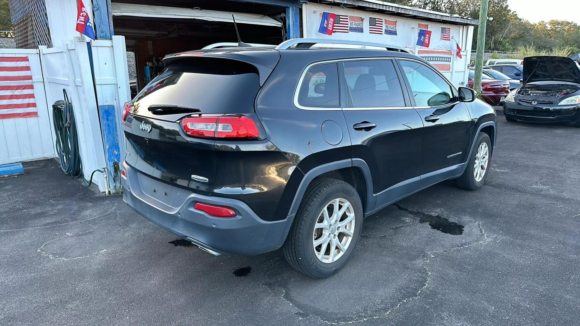 2016 Jeep Cherokee Latitude photo 8