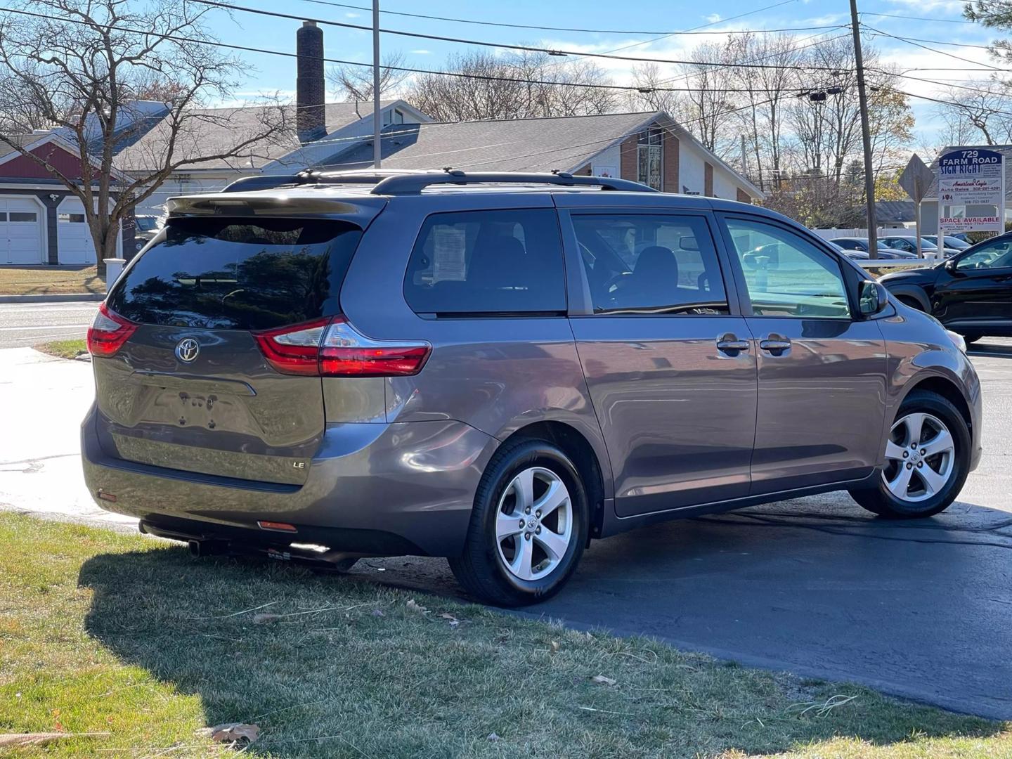 2015 Toyota Sienna LE photo 5