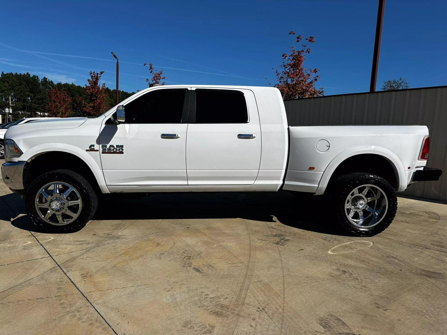 2017 RAM Ram 3500 Pickup Laramie photo 4