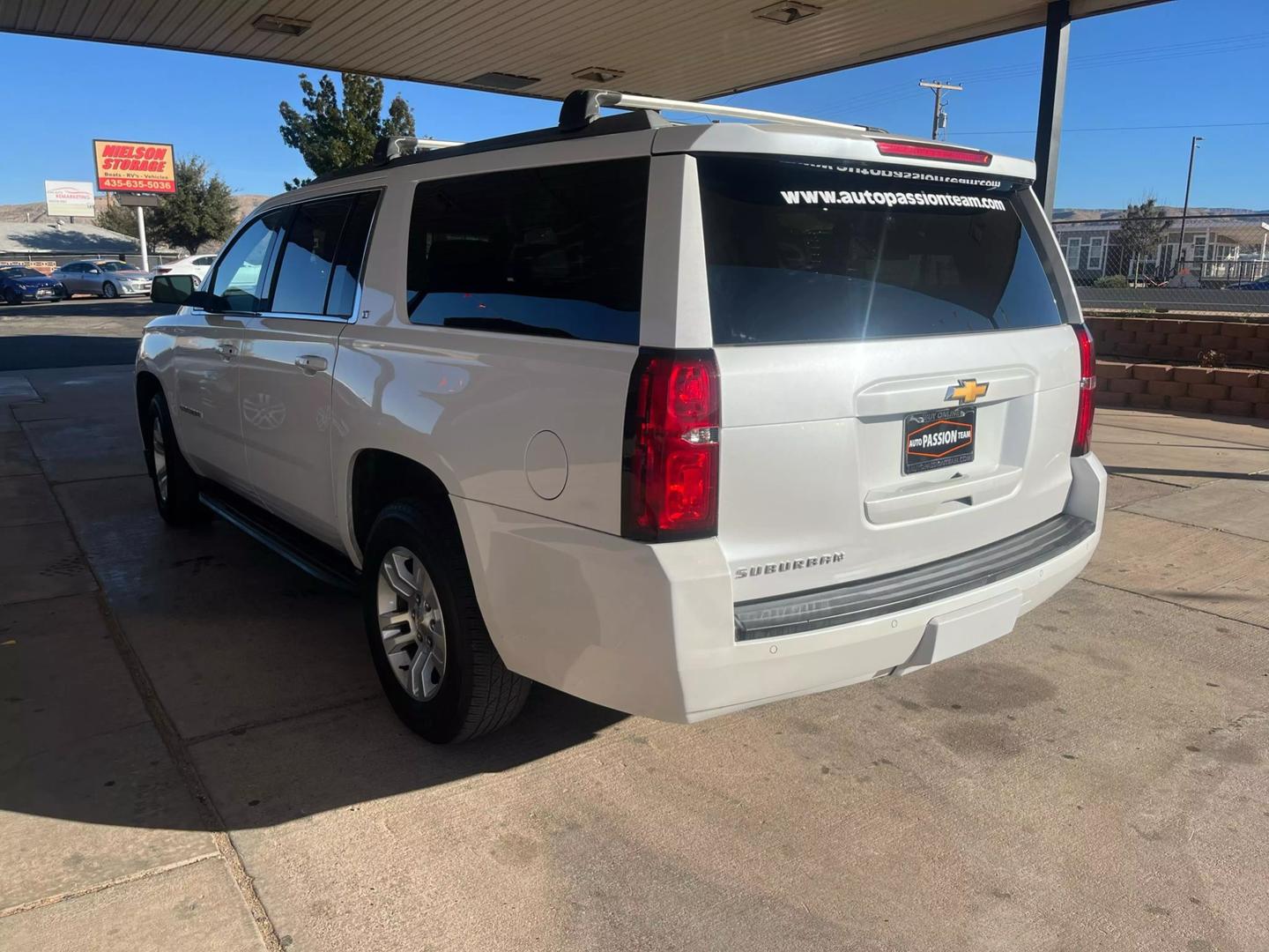 2017 Chevrolet Suburban LT photo 3