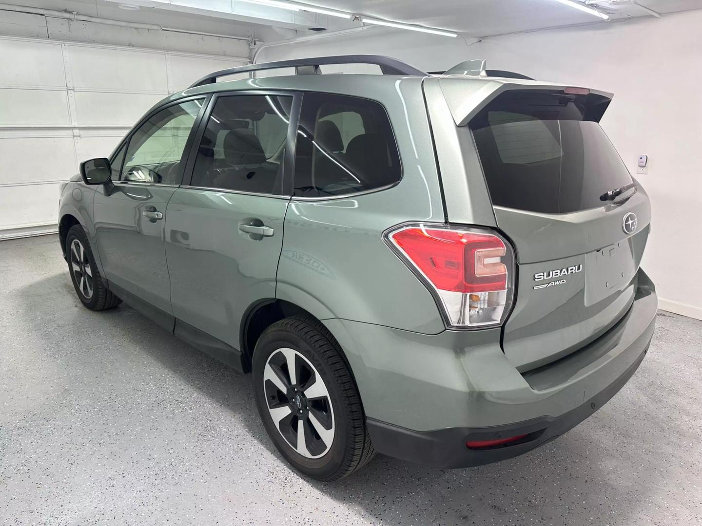 2017 Subaru Forester Limited photo 4