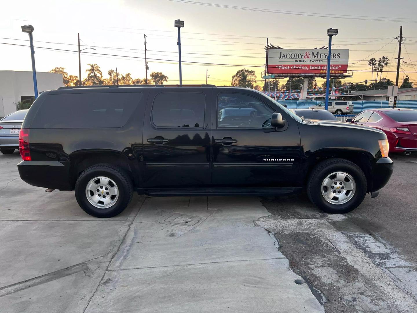 2010 Chevrolet Suburban LS photo 2