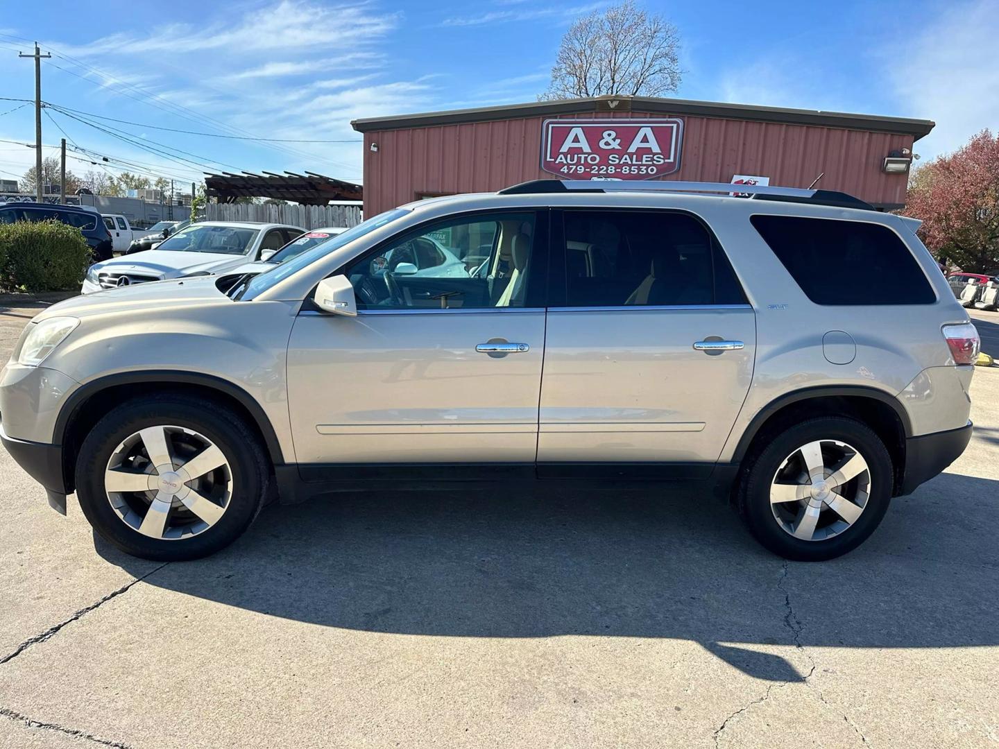 2011 GMC Acadia SLT1 photo 2