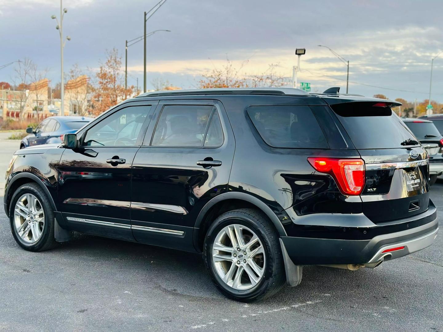 2017 Ford Explorer XLT photo 14