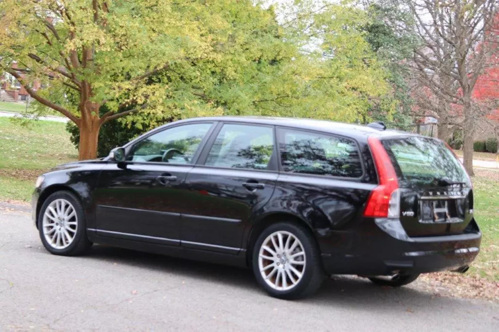 2011 Volvo V50 R-Design photo 5