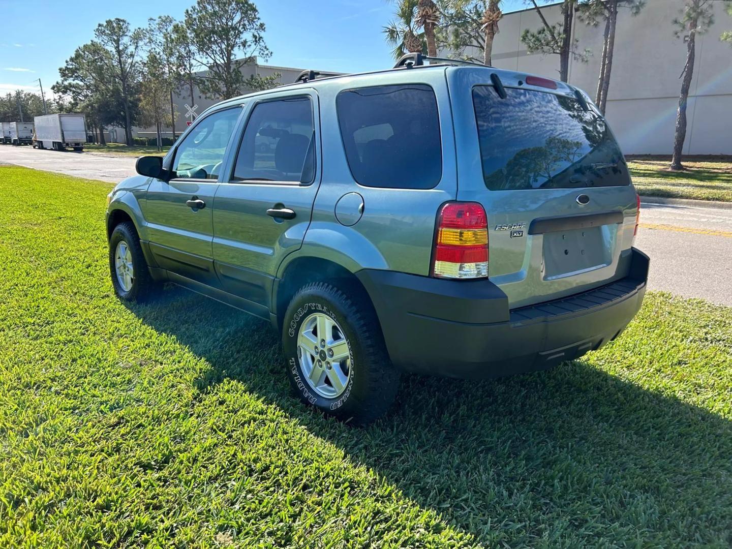 2006 Ford Escape XLS photo 5