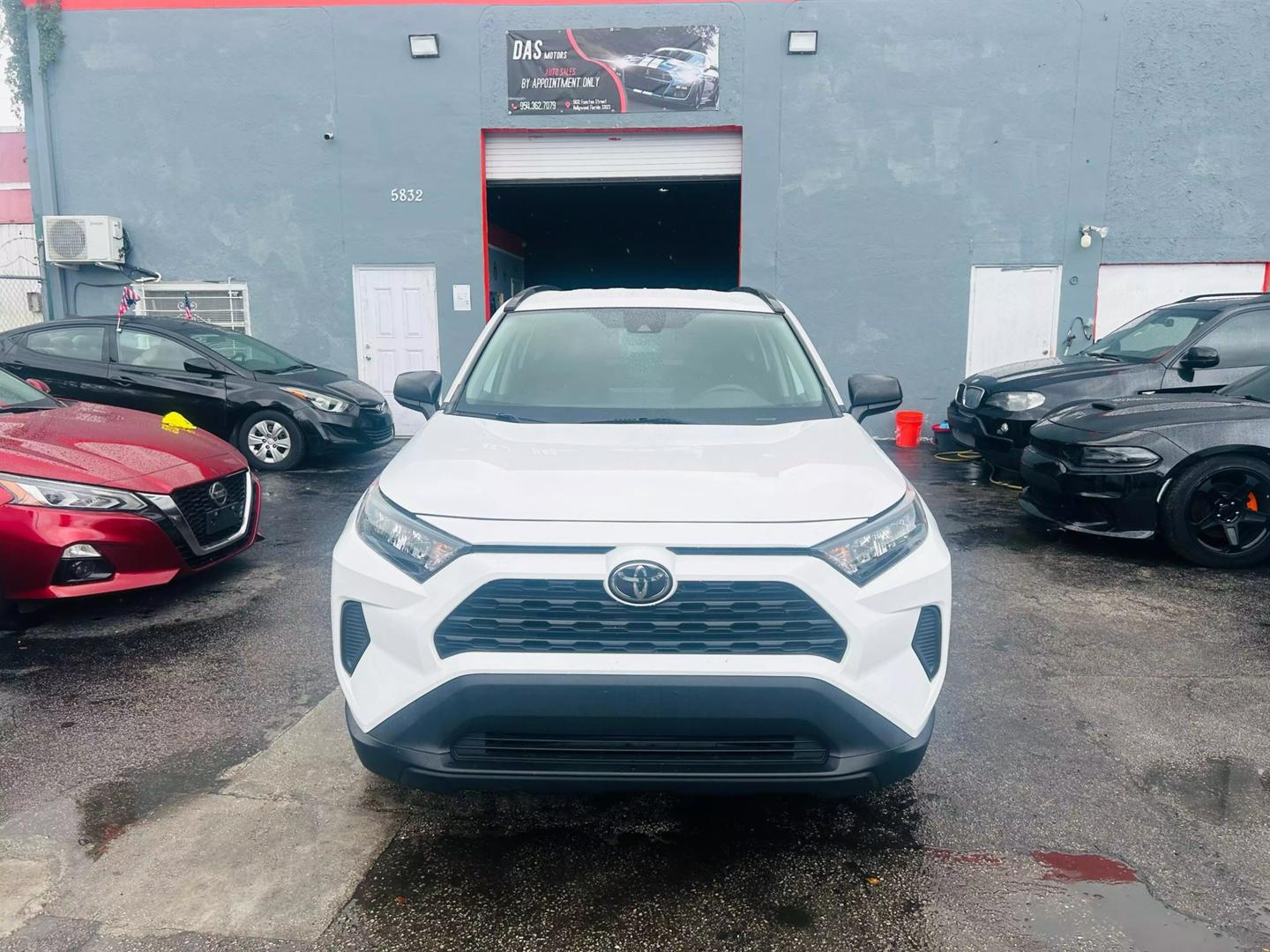 2020 Toyota RAV4 LE photo 2