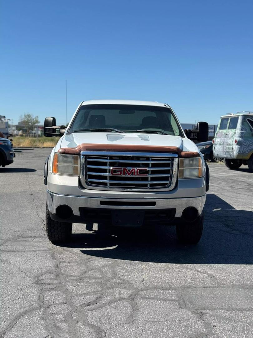 2007 GMC Sierra 2500HD Work Truck photo 2