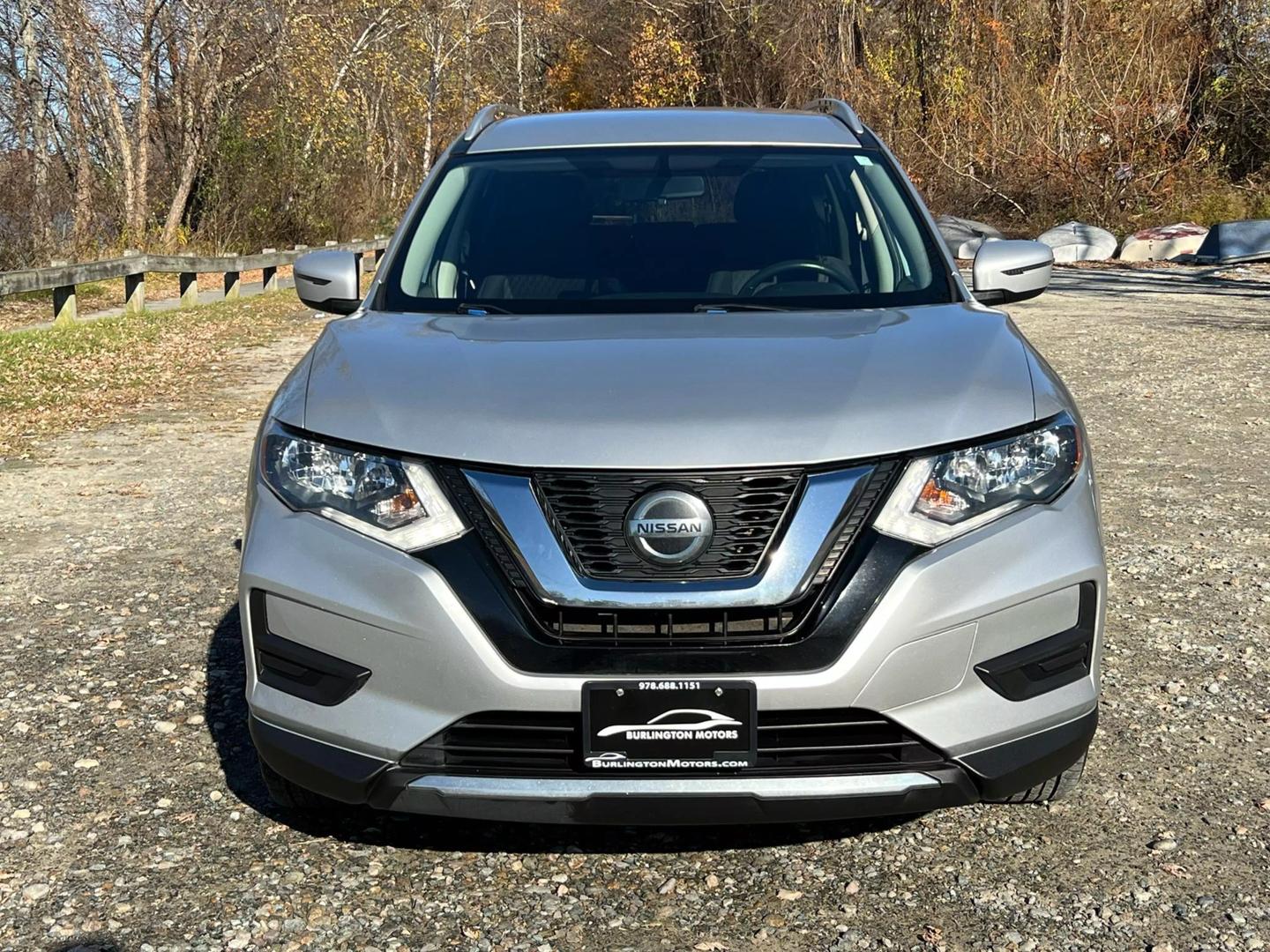 2018 Nissan Rogue SV photo 2