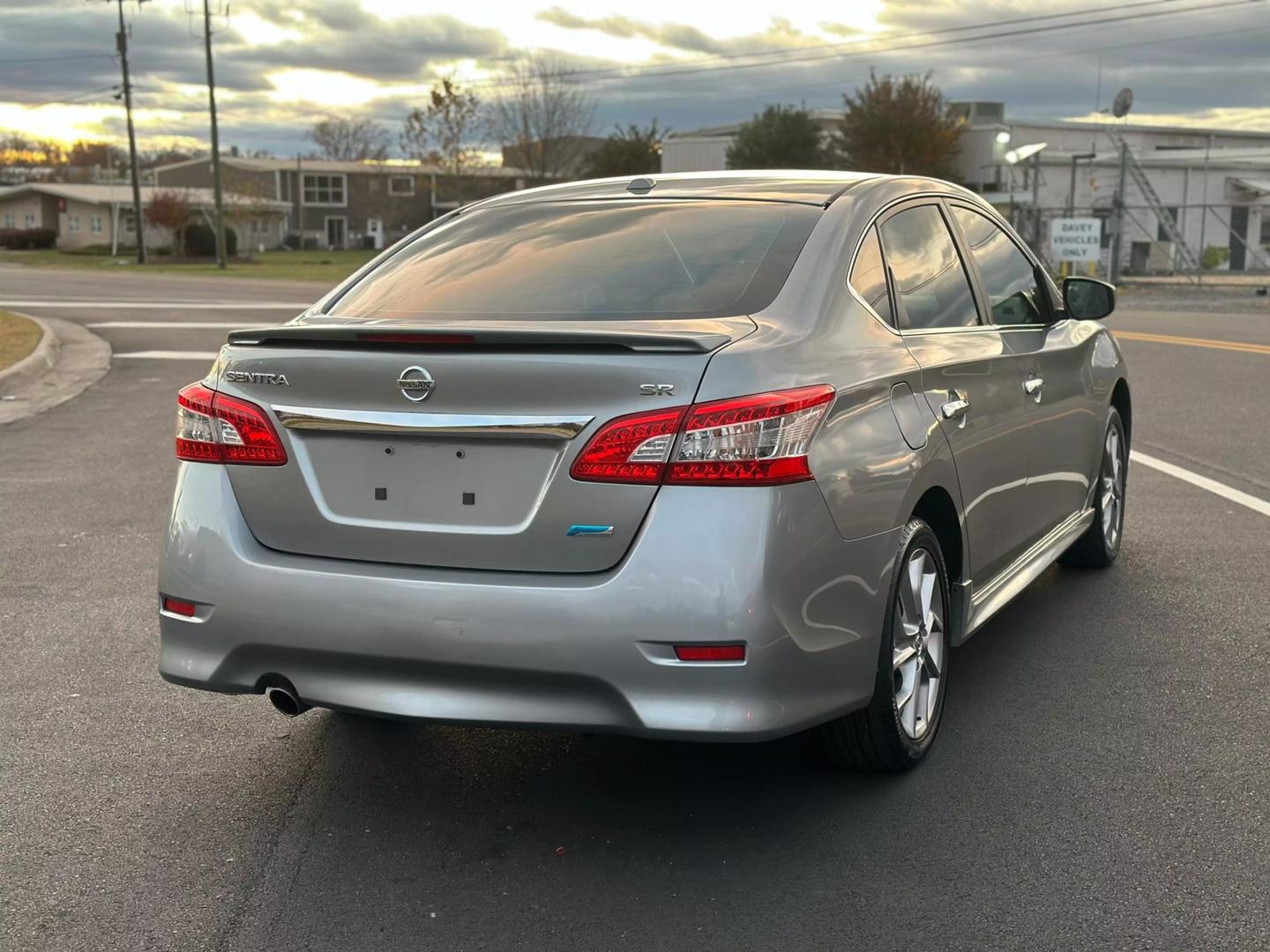 2014 Nissan Sentra SR photo 5