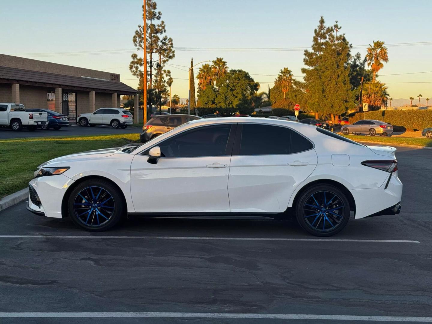 2021 Toyota Camry SE photo 2