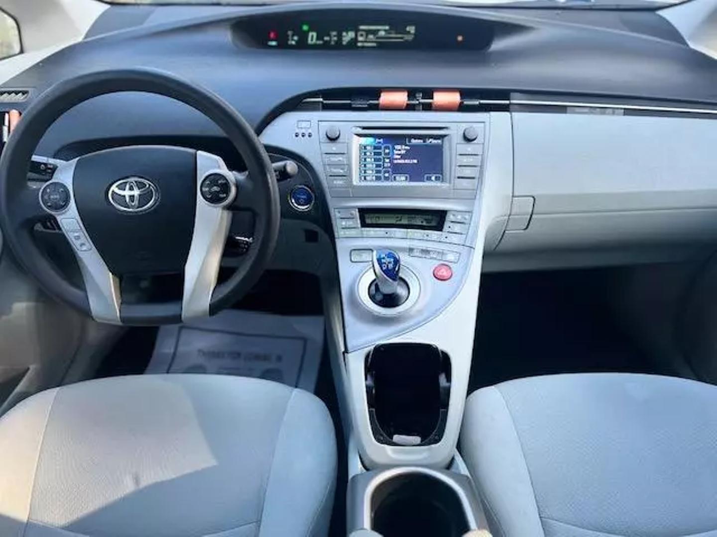 2013 Toyota Prius One photo 3