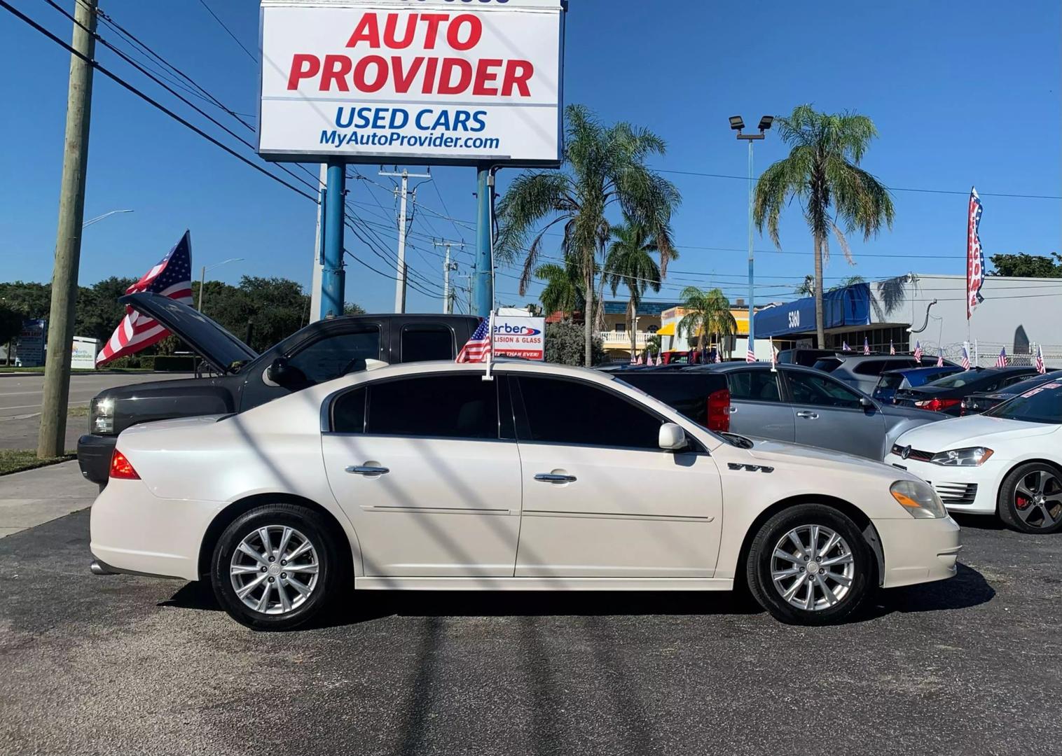 2011 Buick Lucerne CXL photo 3