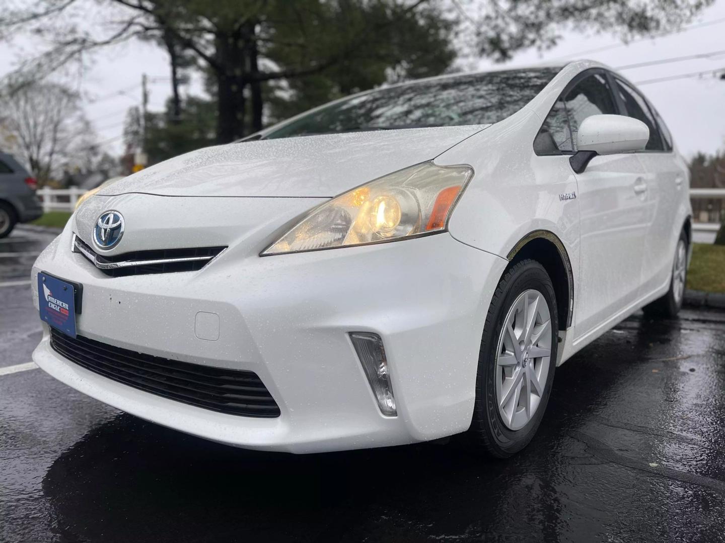 2012 Toyota Prius v Three photo 28