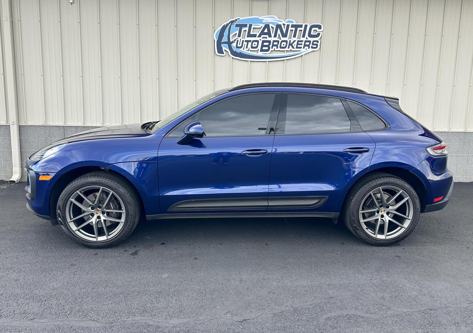 2022 Porsche Macan Base photo 2