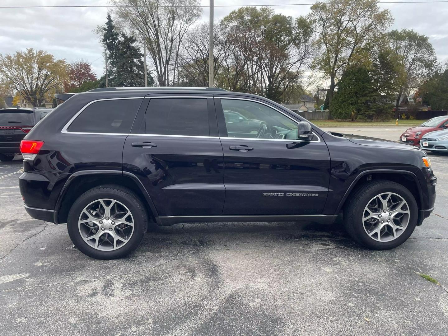 2018 Jeep Grand Cherokee Limited Sterling Edition photo 3