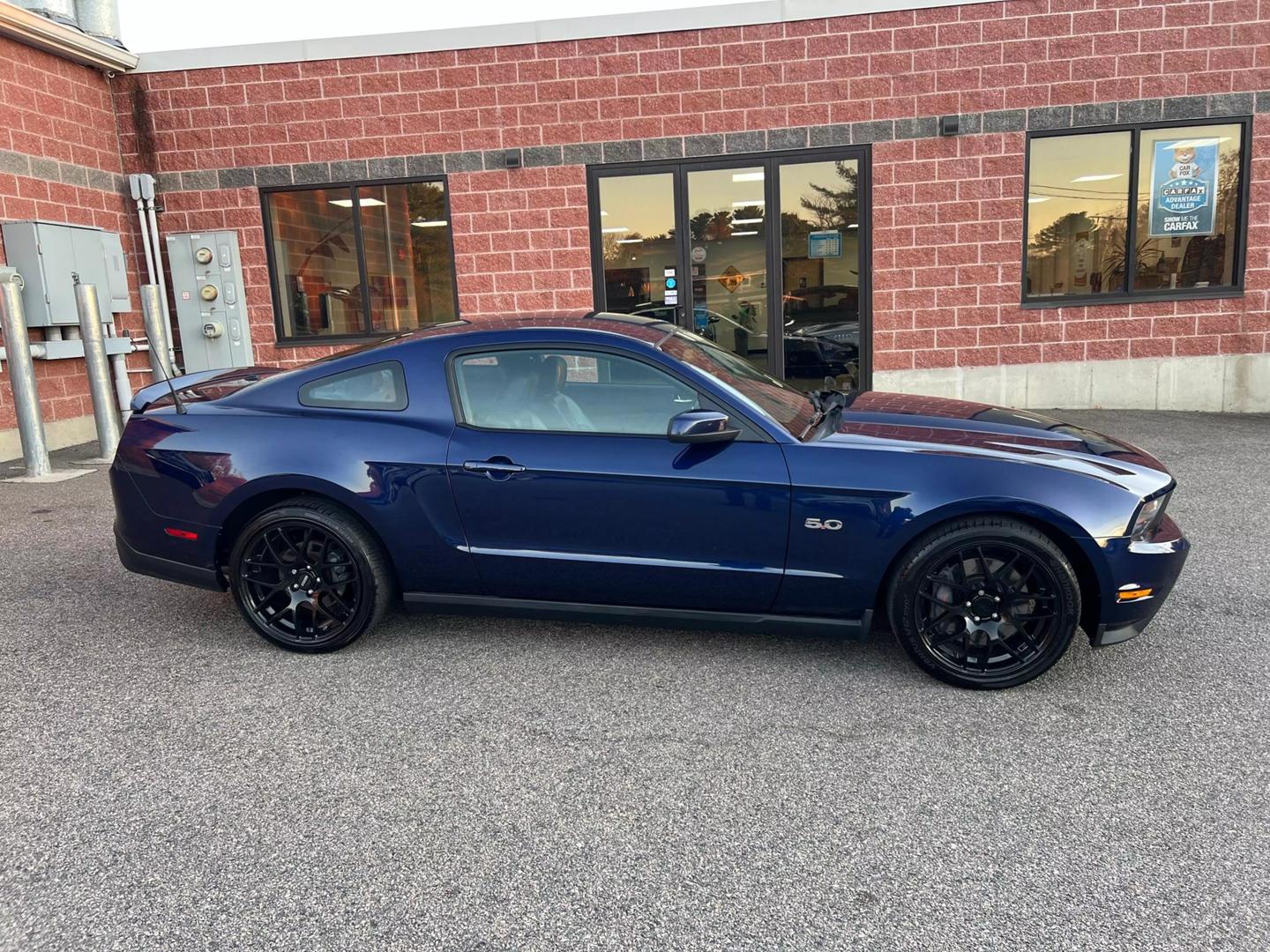 2011 Ford Mustang GT Premium photo 6