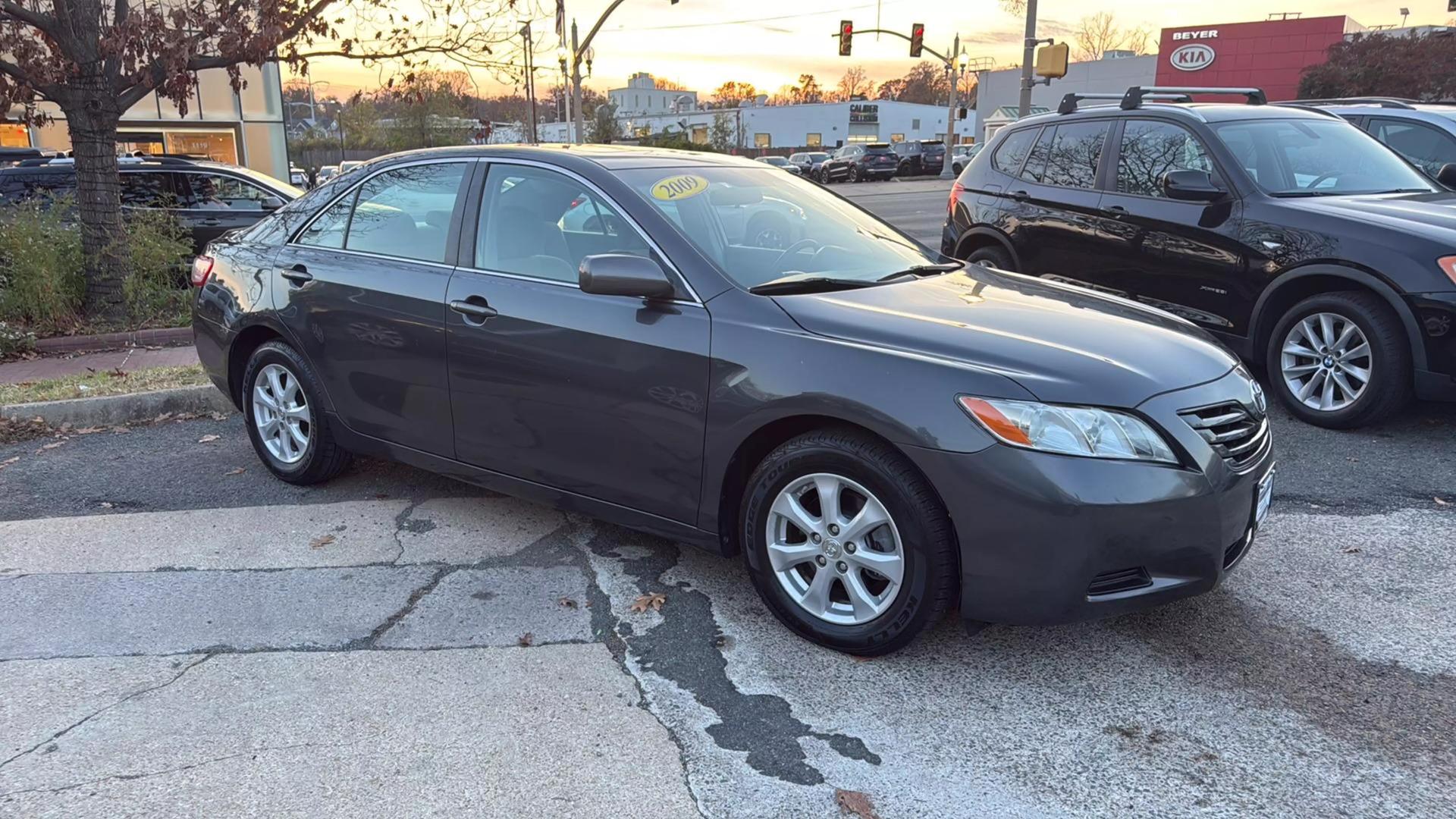 2009 Toyota Camry LE photo 10