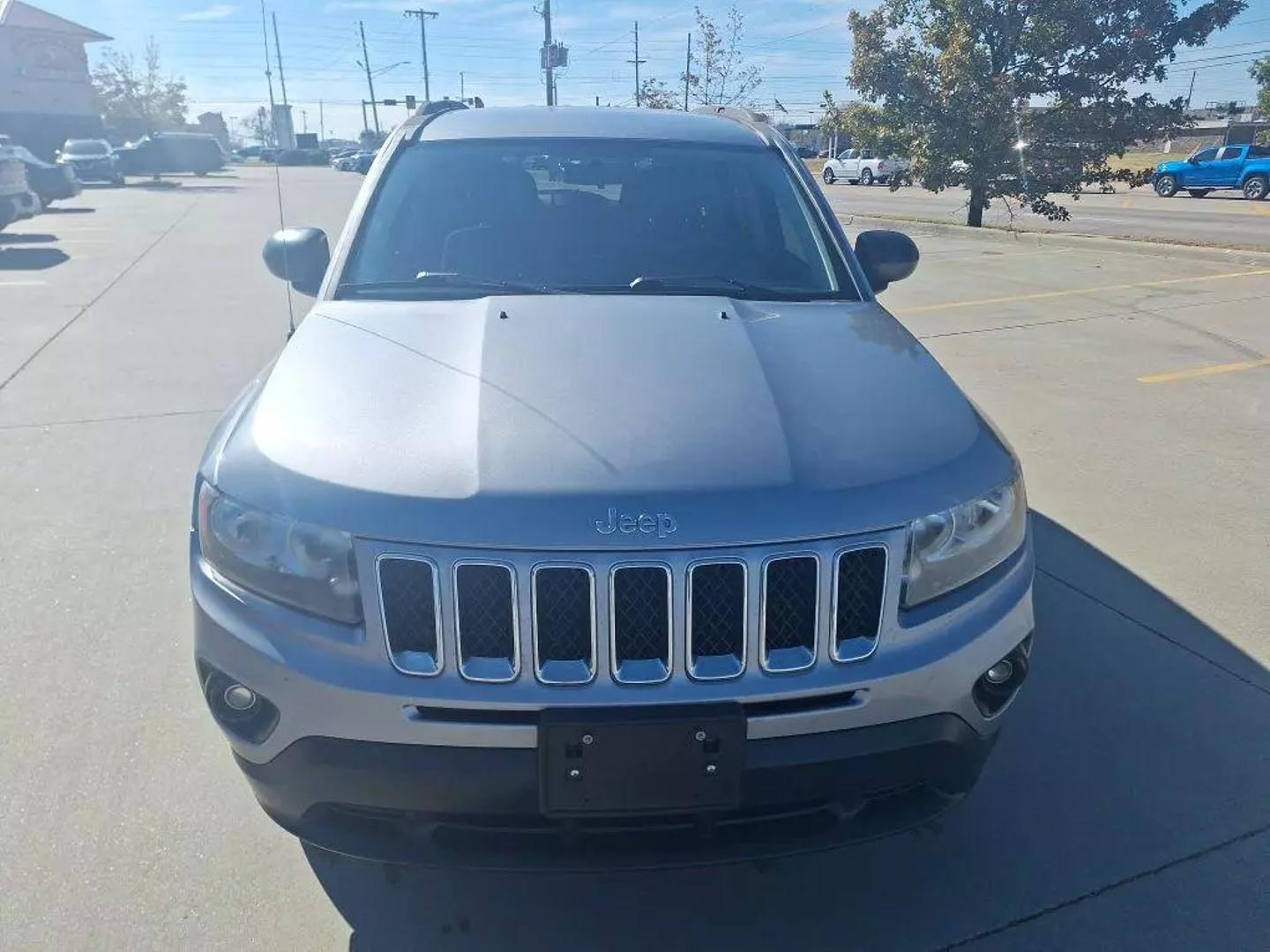 2014 Jeep Compass Sport photo 2