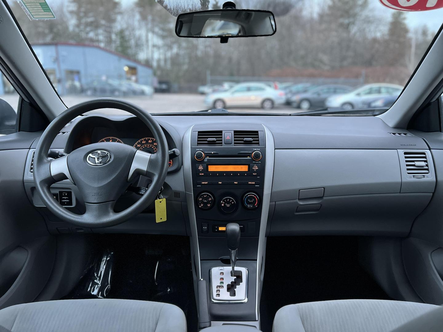 2010 Toyota Corolla LE photo 24