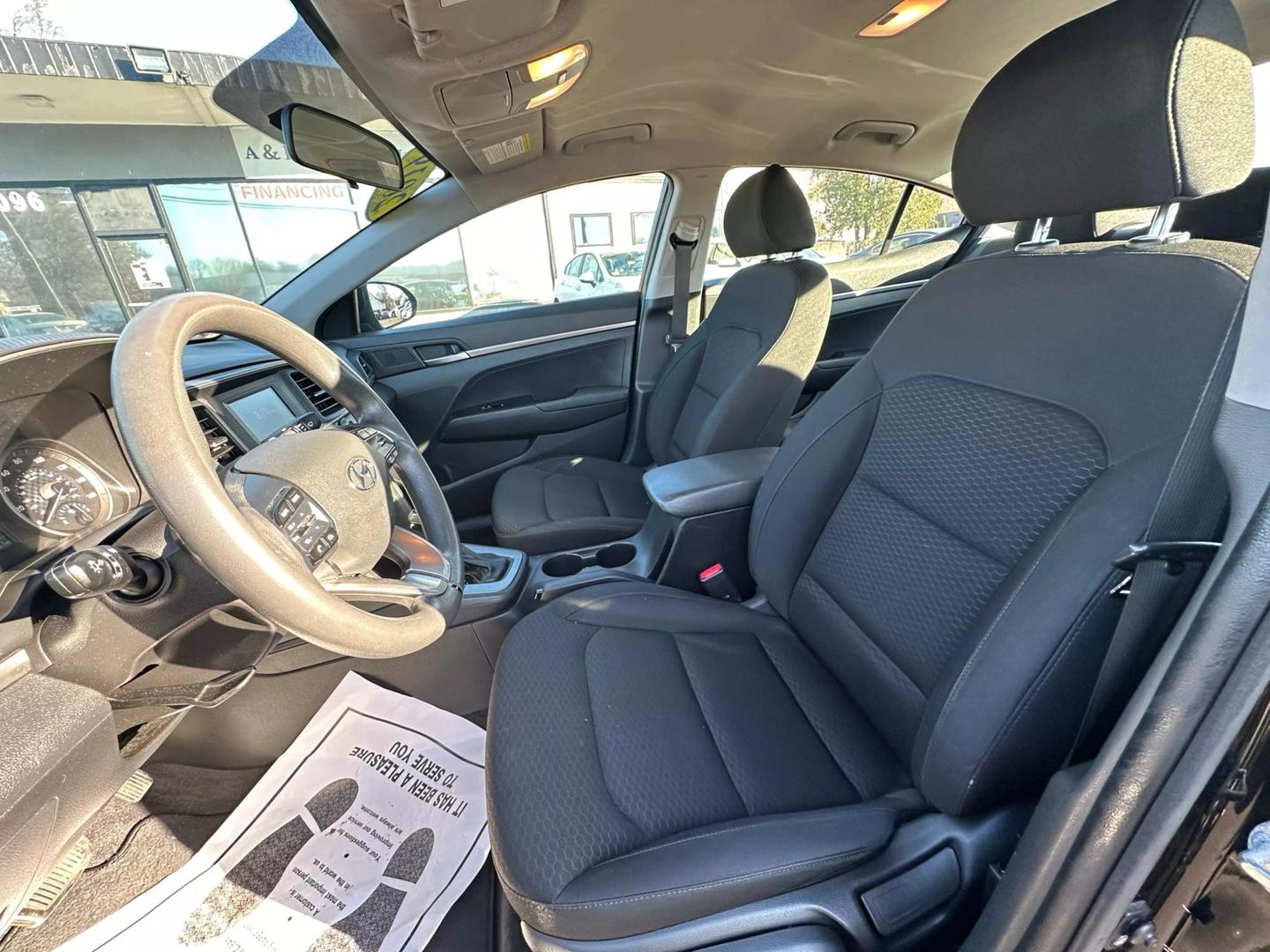 2019 Hyundai Elantra SE photo 11