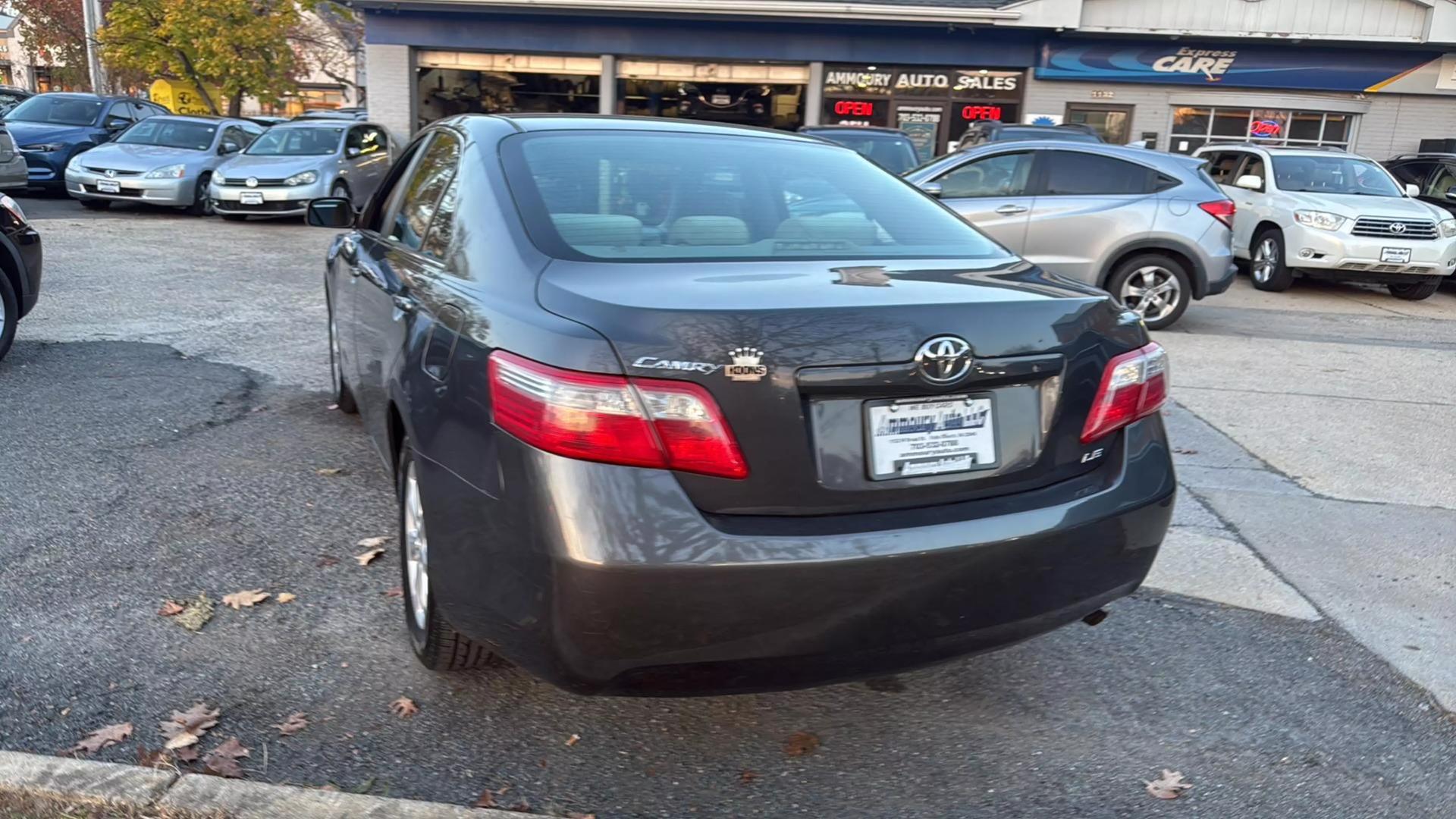 2009 Toyota Camry LE photo 16