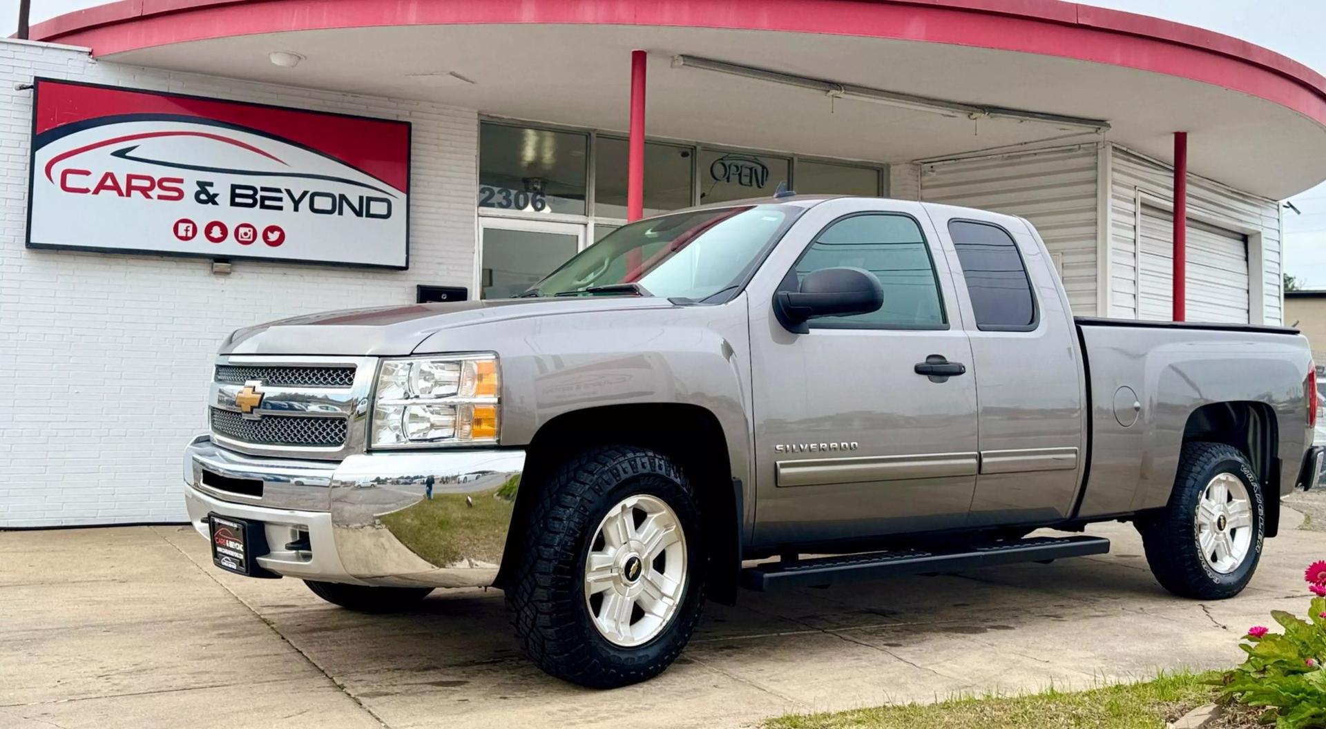 2013 Chevrolet Silverado 1500 LT photo 2