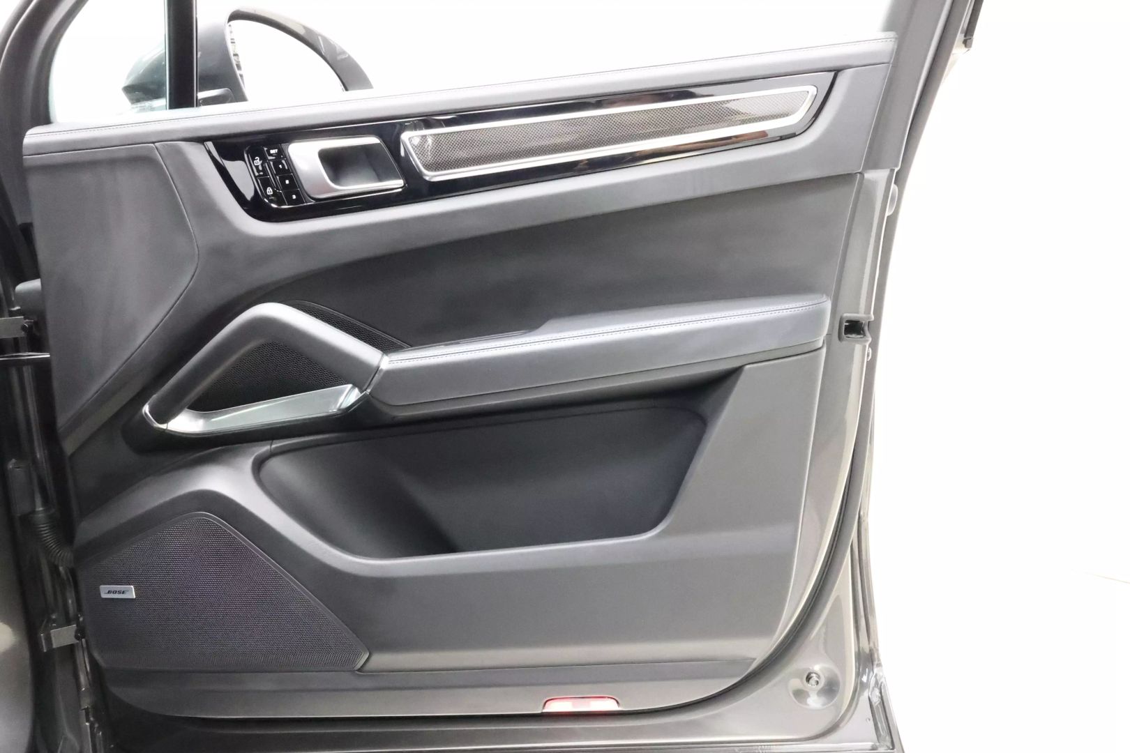 2020 Porsche Cayenne - Image 76