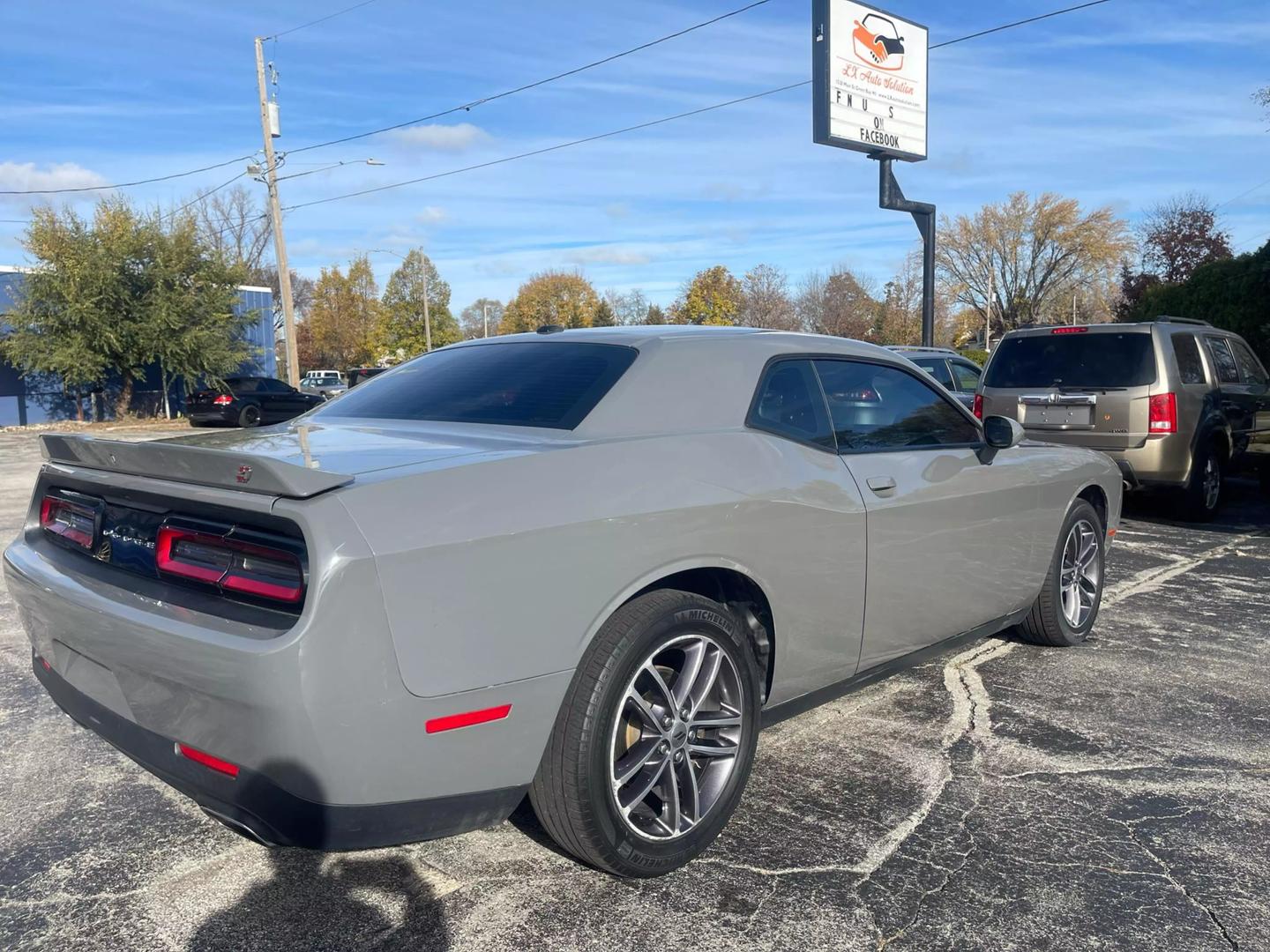 2019 Dodge Challenger SXT photo 6