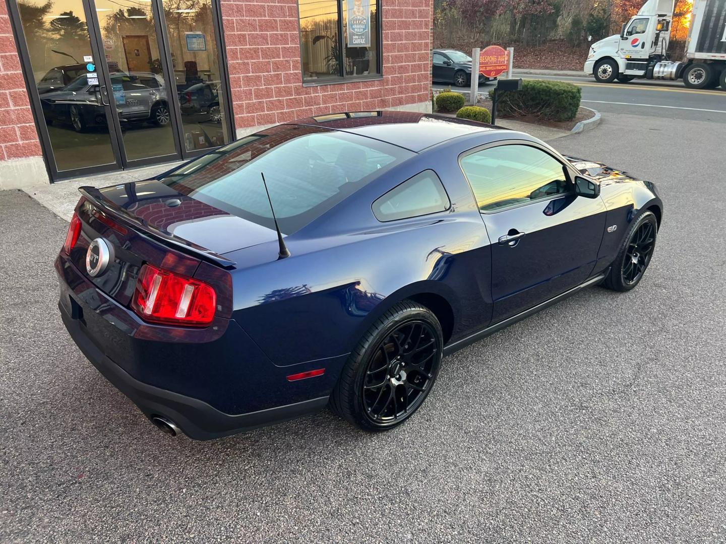 2011 Ford Mustang GT Premium photo 5