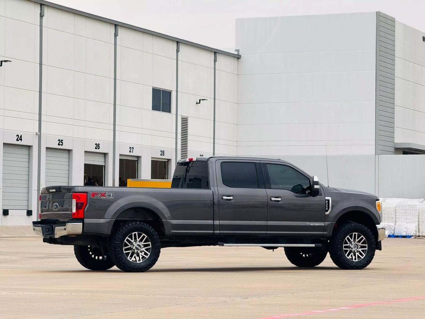 2017 Ford F-350 Super Duty Lariat photo 7