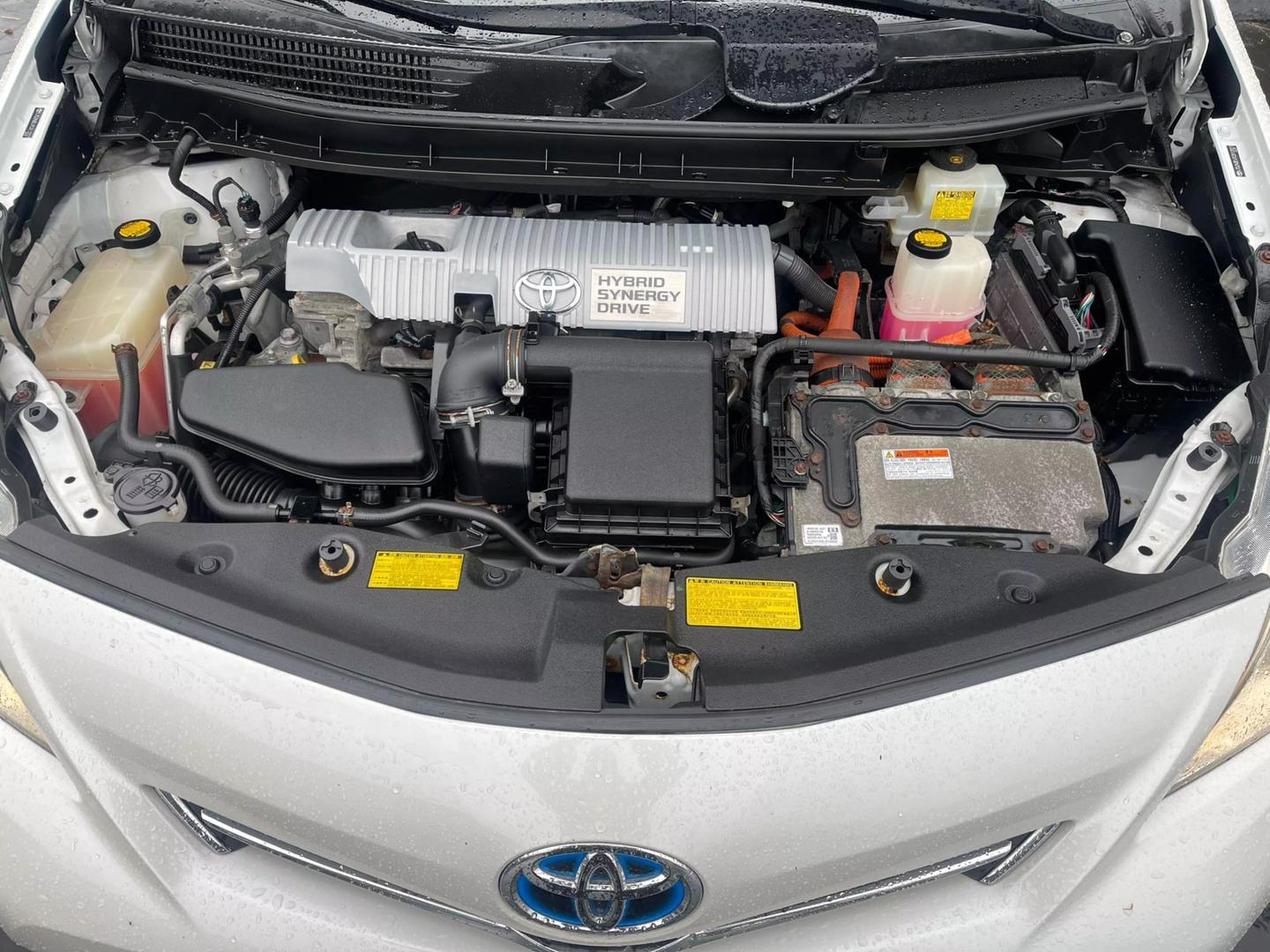 2012 Toyota Prius v Three photo 14