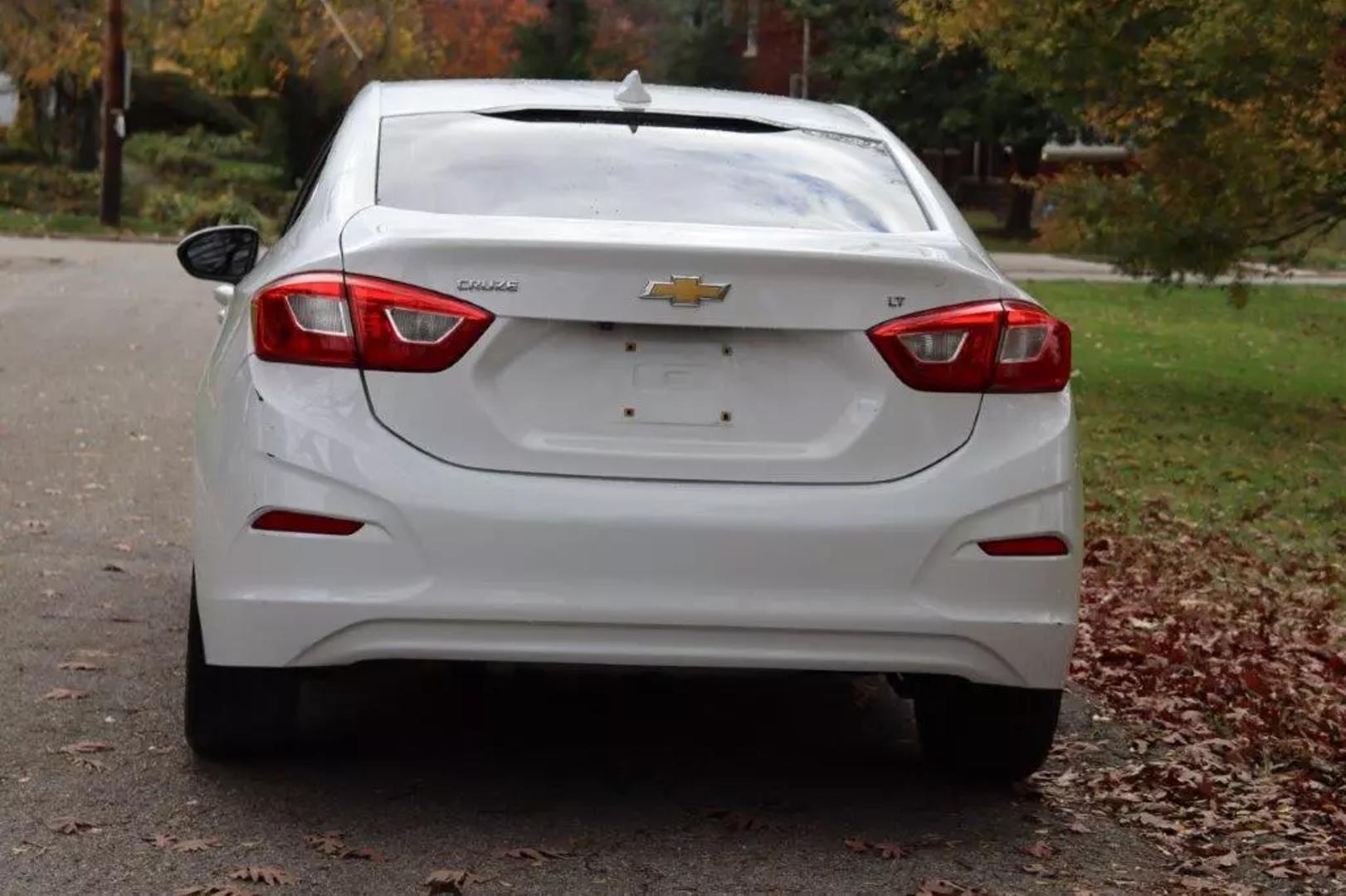 2017 Chevrolet Cruze LT photo 6