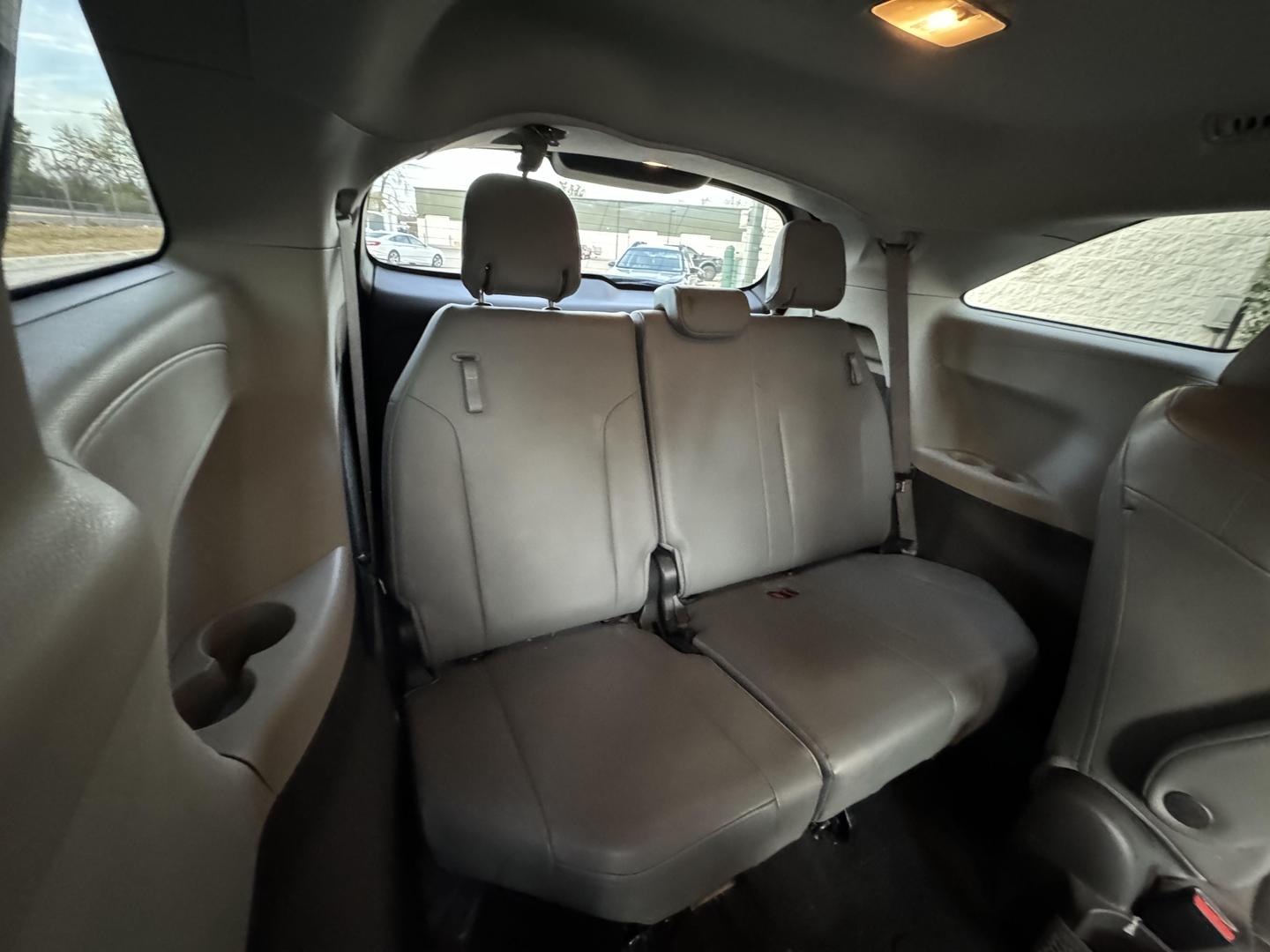 2021 Toyota Sienna XLE photo 38