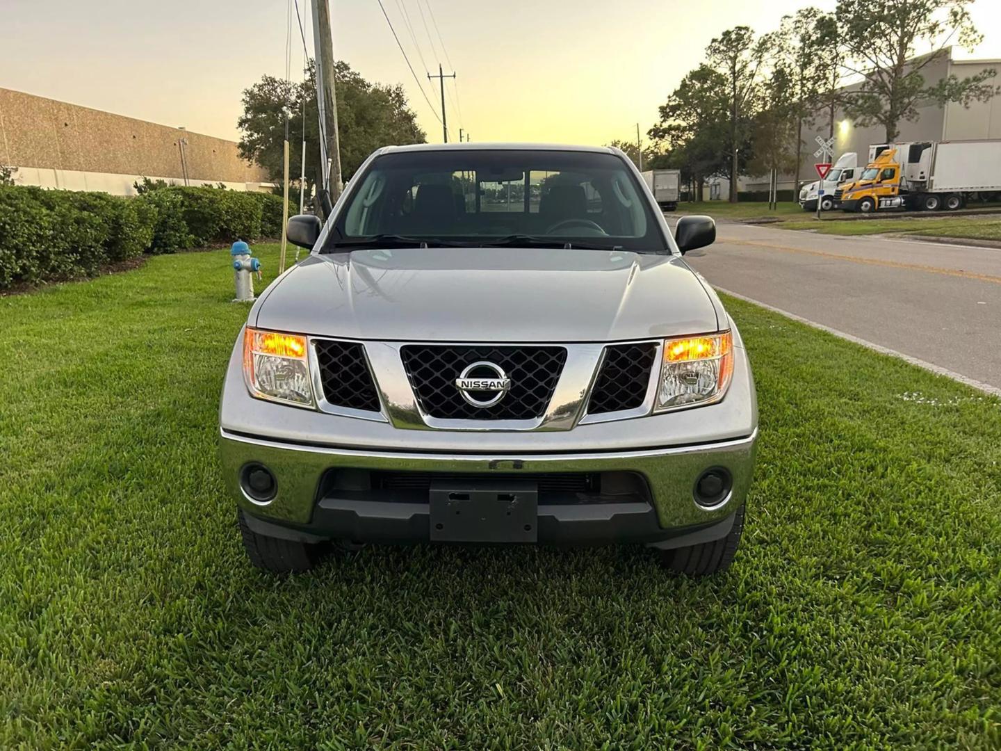 2007 Nissan Frontier SE photo 2